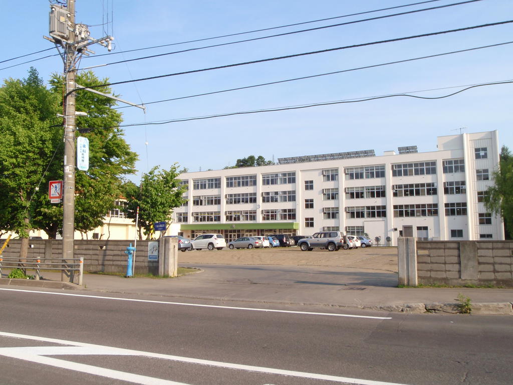 Primary school. 499m to Otaru Ritcho Bridge Elementary School (elementary school)