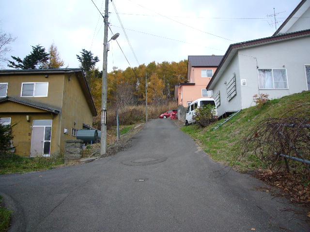 Local photos, including front road. East side road photo