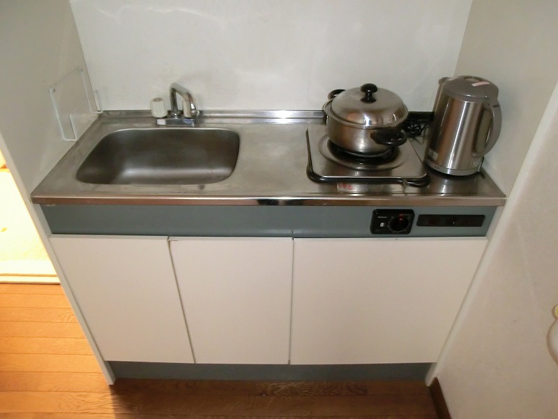 Kitchen. Electric stove