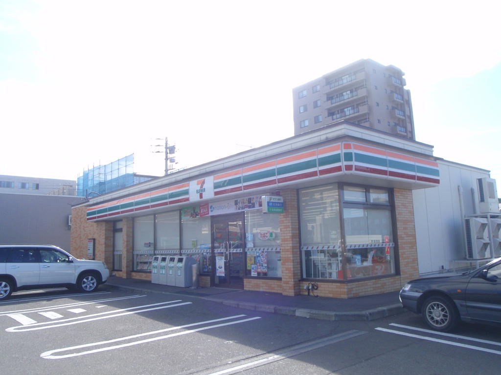 Convenience store. Seven-Eleven Otaru Shinko 1-chome to (convenience store) 1215m