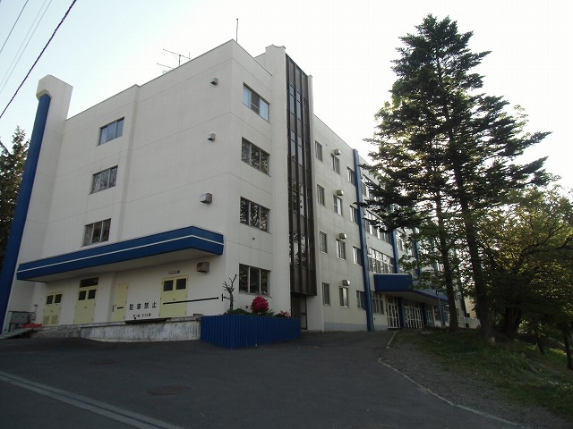 Primary school. 1201m to Otaru Municipal Katsuraoka elementary school (elementary school)