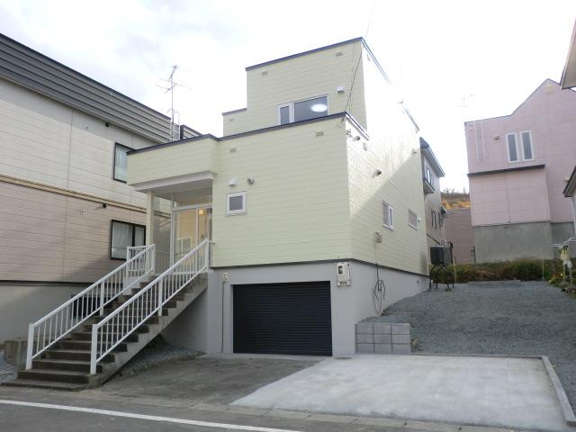 Local appearance photo.  ■ Parking space three units can be ~ The garden is also wide ~