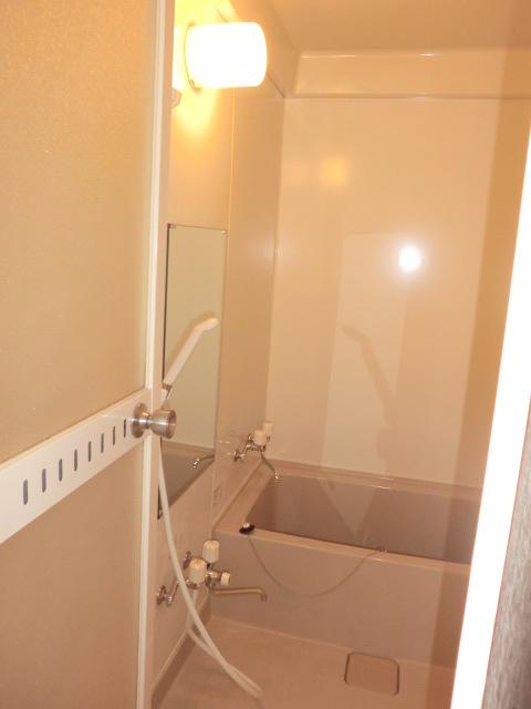 Bathroom.  ■ Unit is a bus ~ Exchange did Curran ~