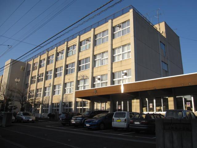 Primary school. 392m to Sapporo Municipal Kami Nopporo elementary school (elementary school)