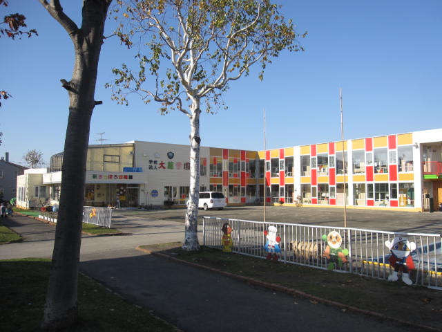 kindergarten ・ Nursery. Shin Sapporo kindergarten (kindergarten ・ 390m to the nursery)