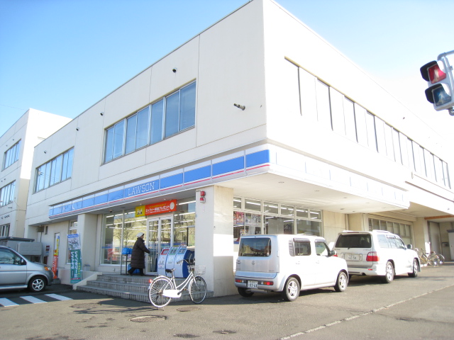 Convenience store. 300m until Lawson Sapporo Atsubetsu east Article 2 store (convenience store)