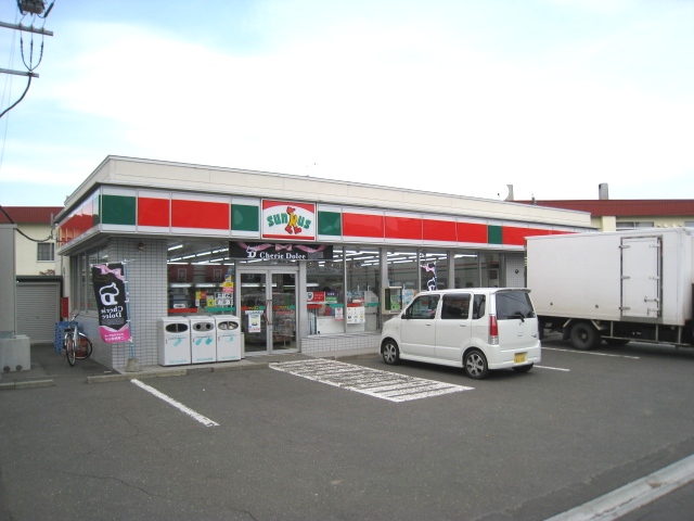 Convenience store. Thanks Sapporo Atsubetsu east Article 3 store up (convenience store) 1051m