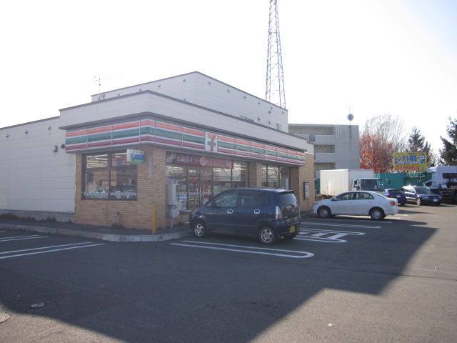 Convenience store. Seven-Eleven Sapporo Distribution Center before the store (convenience store) to 347m