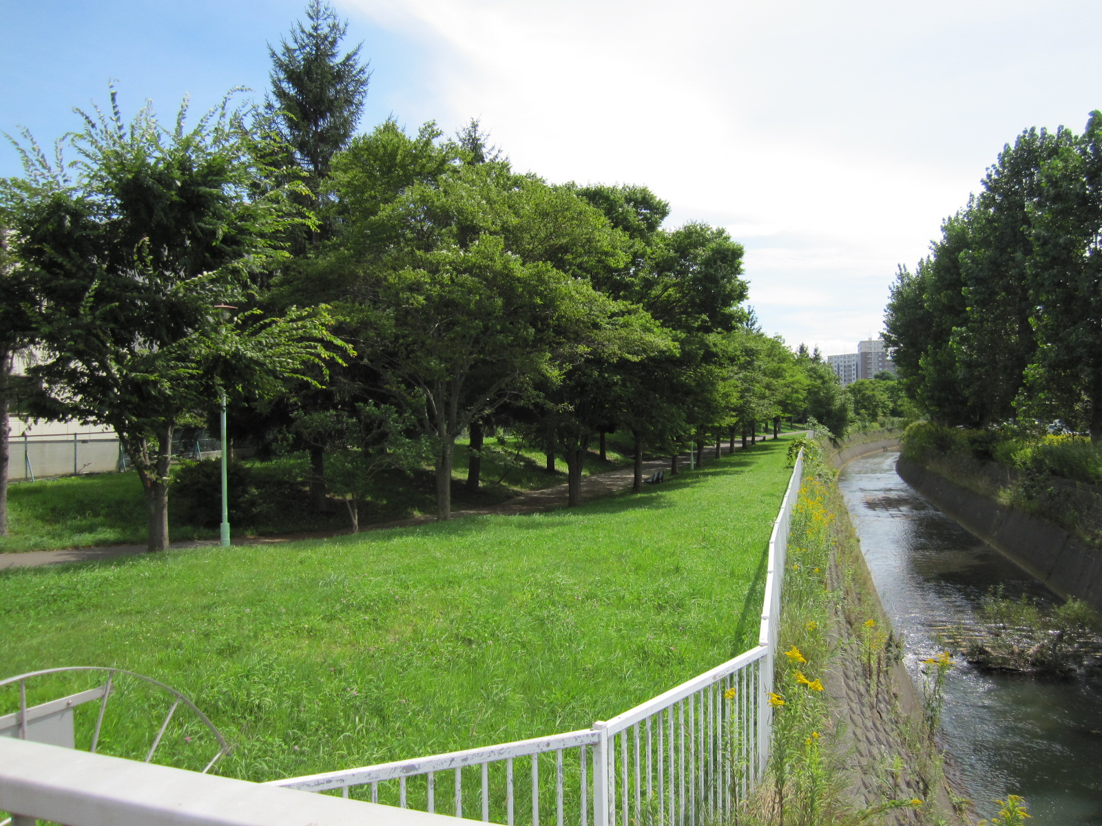 park. Oyachi Ryutsudanchi 744m south to green space (park)