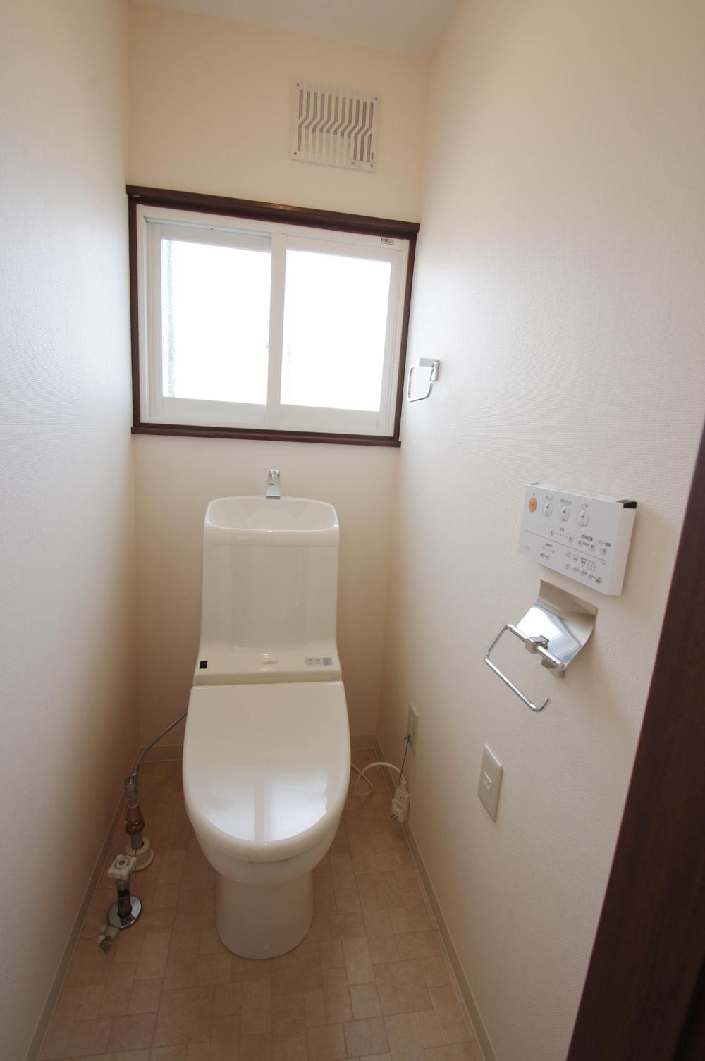 Toilet. Shower toilet integral Brand new! 