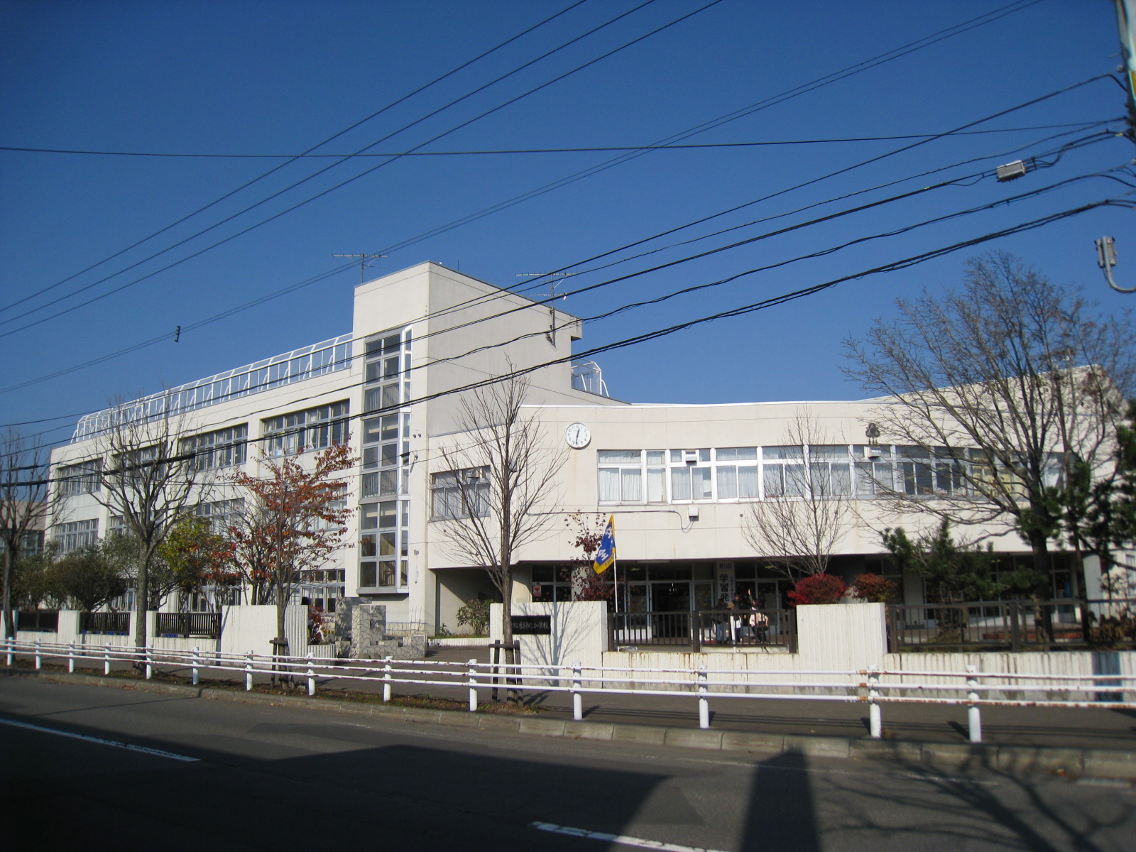 Primary school. 761m to Sapporo Municipal Atsubetsu north elementary school (elementary school)