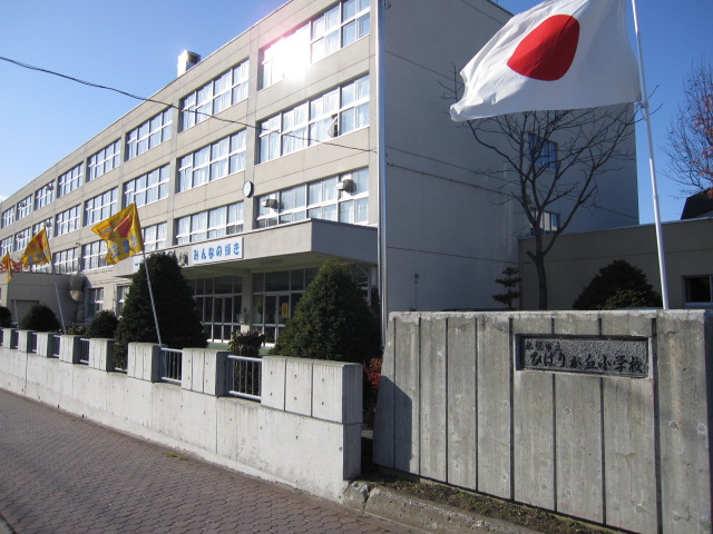 Primary school. 410m to Sapporo Municipal Hibarigaoka elementary school (elementary school)