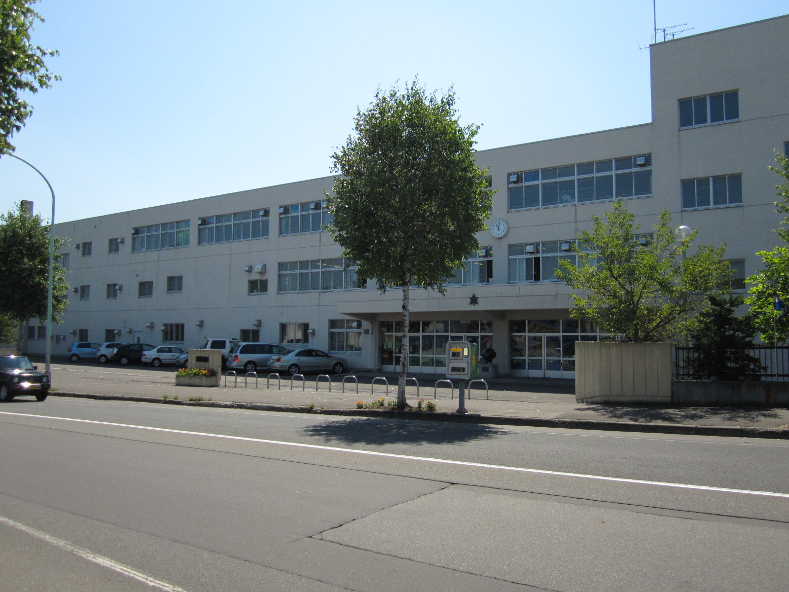 Junior high school. 716m to Sapporo Municipal Aoba Junior High School (Junior High School)