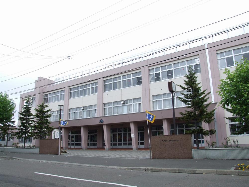 Junior high school. 1399m to Sapporo Municipal Atsubetsu North Junior High School