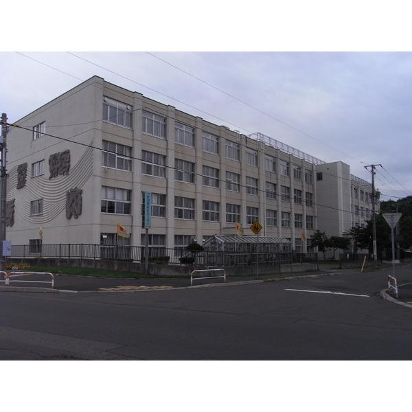 Primary school. Kami Nopporo until elementary school 90m