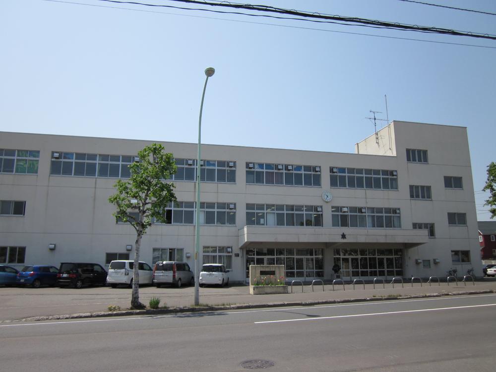 Primary school. Kami Nopporo 300m up to elementary school