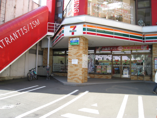 Convenience store. Seven-Eleven Atsubetsu ku Shin Sapporo bus terminal before store (convenience store) to 350m