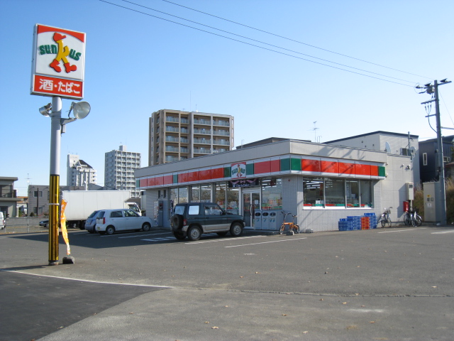 Convenience store. Thanks Atsubetsu Chuodori store up (convenience store) 357m