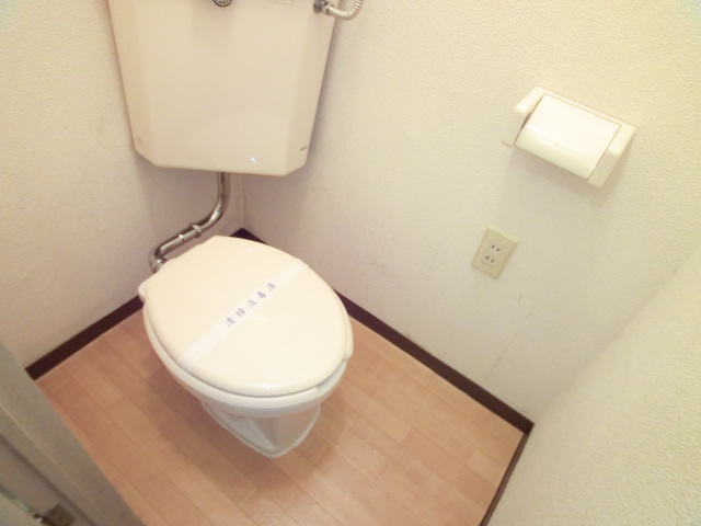 Toilet. Image is the same specification