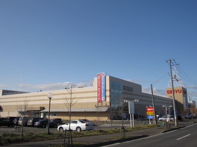 Supermarket. Seiyu Atsubetsu store up to (super) 977m