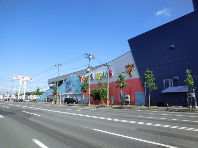 Shopping centre. Toys R Us Sapporo Atsubetsu shop until the (shopping center) 937m