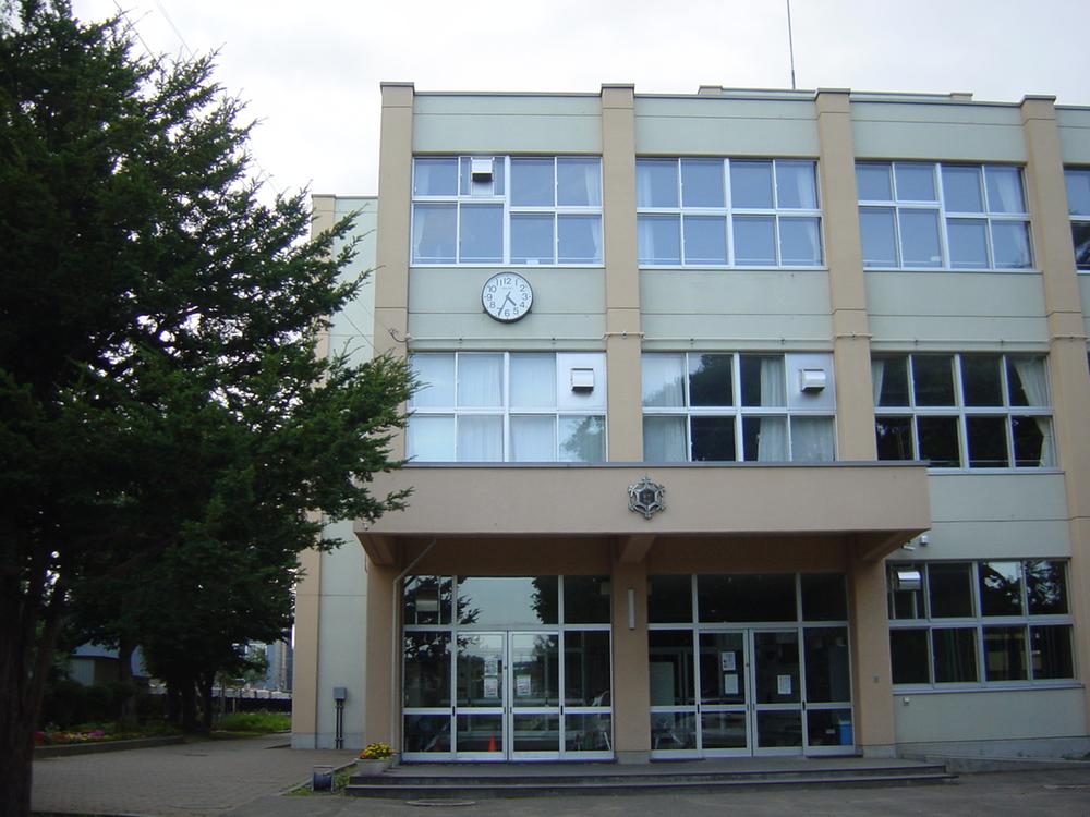 Primary school. 1096m to Sapporo City Small Nopporo Elementary School