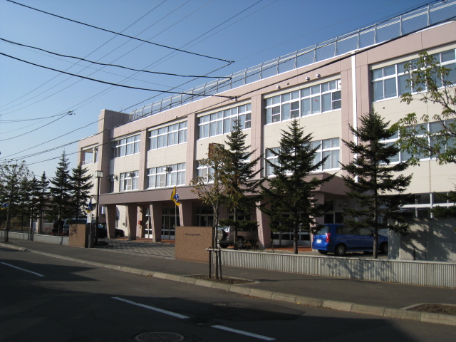 Junior high school. 1038m to Sapporo Municipal Atsubetsu north junior high school (junior high school)