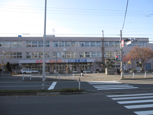 Primary school. 284m to Sapporo Municipal prosperity elementary school (elementary school)