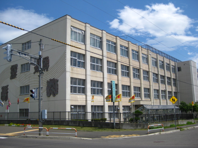Junior high school. 1015m to Sapporo Municipal Kami Nopporo junior high school (junior high school)