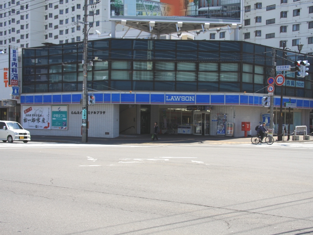 Convenience store. 328m until Lawson Sapporo Oyachihigashi store (convenience store)