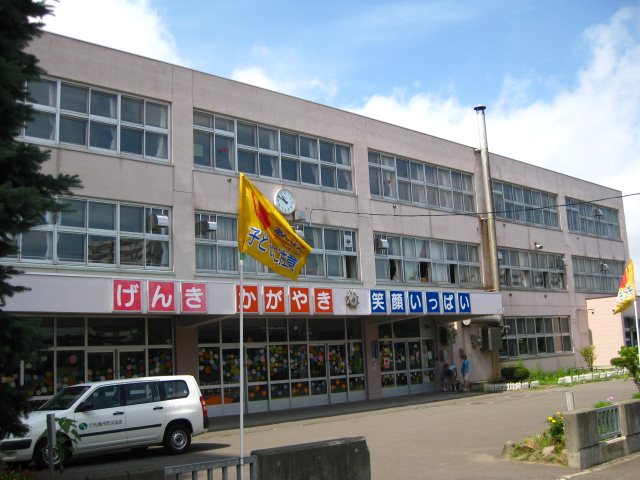 Primary school. 747m to Sapporo Municipal prosperity elementary school (elementary school)