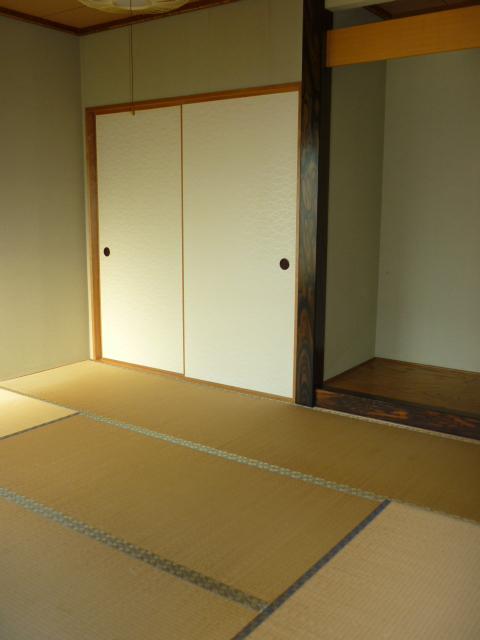 Non-living room. Japanese-style room also facing south ☆ 