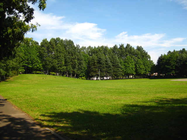 park. 604m to the eastern green space (park)