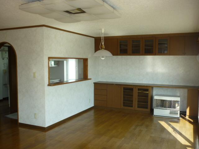 Living. Spacious living-dining of the second floor 14.5 Pledge! 
