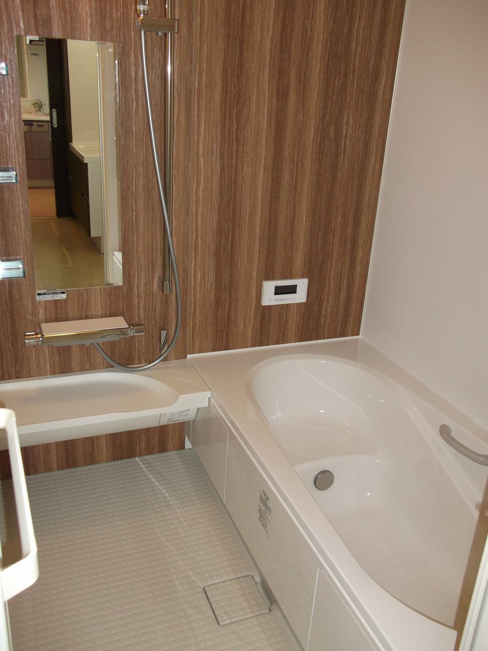 Bathroom. Unit bus which has been coordinated to match the room (C No. land)