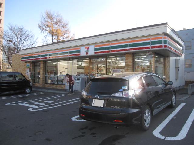 Convenience store. Seven-Eleven Sapporo Hibarigaoka store up (convenience store) 203m