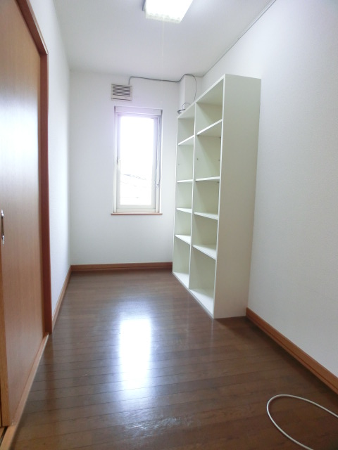 Other room space. Shelf with Western-style ☆ 