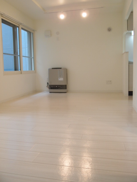 Living and room. It is decorated with cleanliness! New construction similar! ! ! 