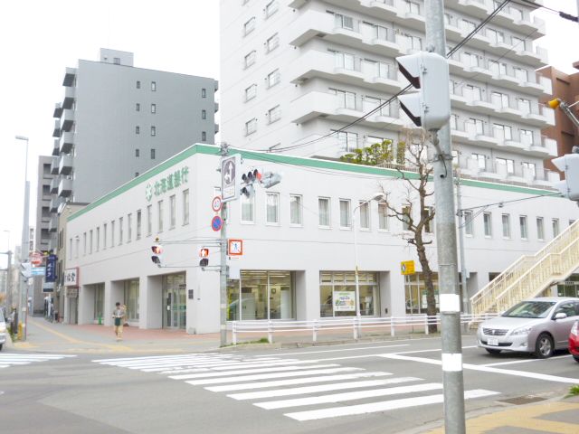 Bank. Hokkaido Bank Toriimae 200m to the branch (Bank)