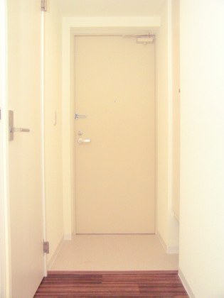 Entrance. It is economical in all-electric ☆ The room is also popular in your joke décor