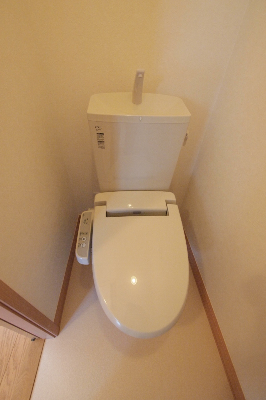 Toilet. Washlet comes with. 