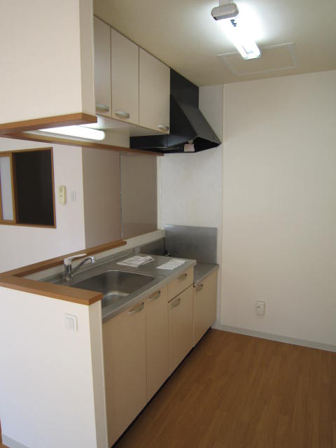 Kitchen. Space plenty! Popular counter kitchen! 