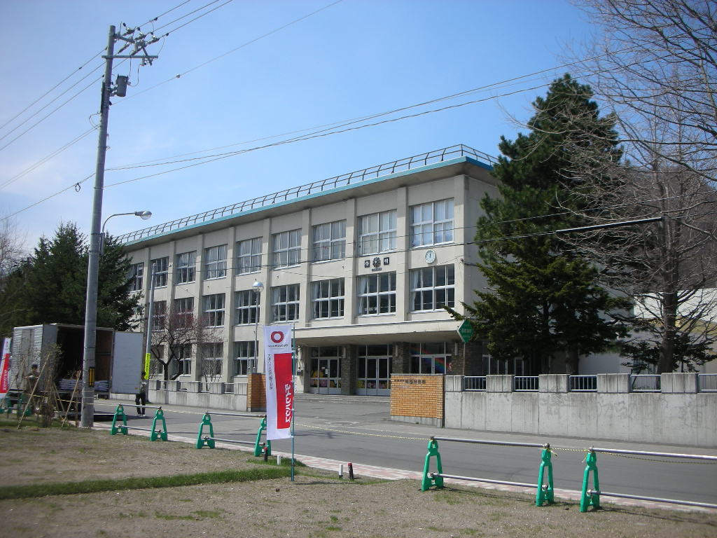 Junior high school. 885m to Sapporo Municipal Keimyung junior high school (junior high school)