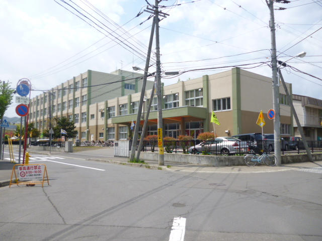 Primary school. 903m to Sapporo City Date new elementary school (elementary school)