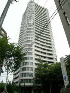 Building appearance.  ☆ It is located a 3-minute walk from the popular subway Maruyama Park Station.