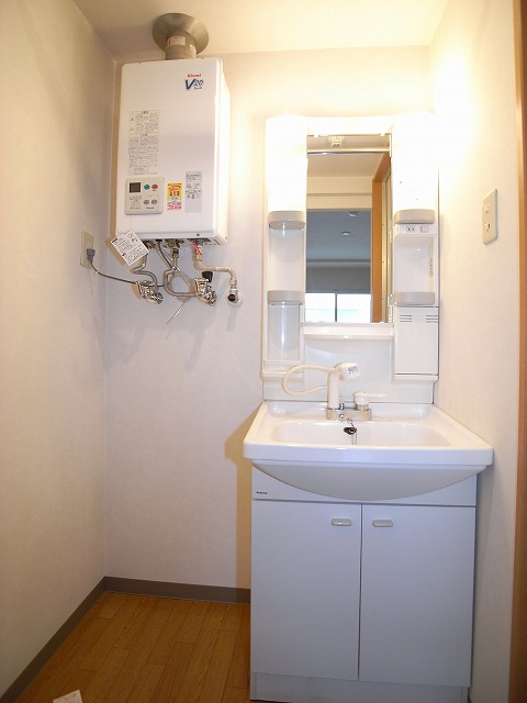 Washroom. Laundry Storage