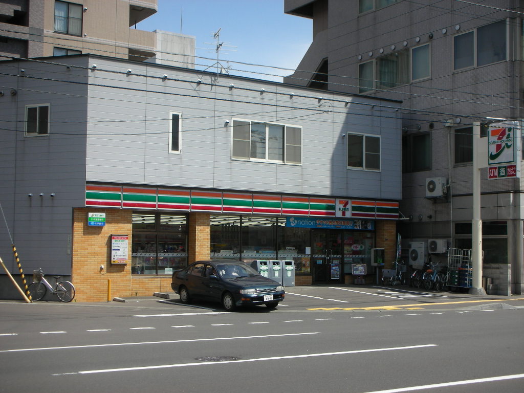 Convenience store. Seven-Eleven Sapporo Nishi 28-chome Station store up (convenience store) 181m