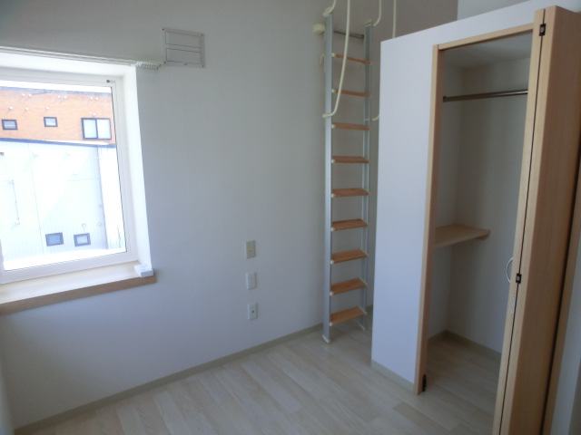 Other room space. Western-style with a loft