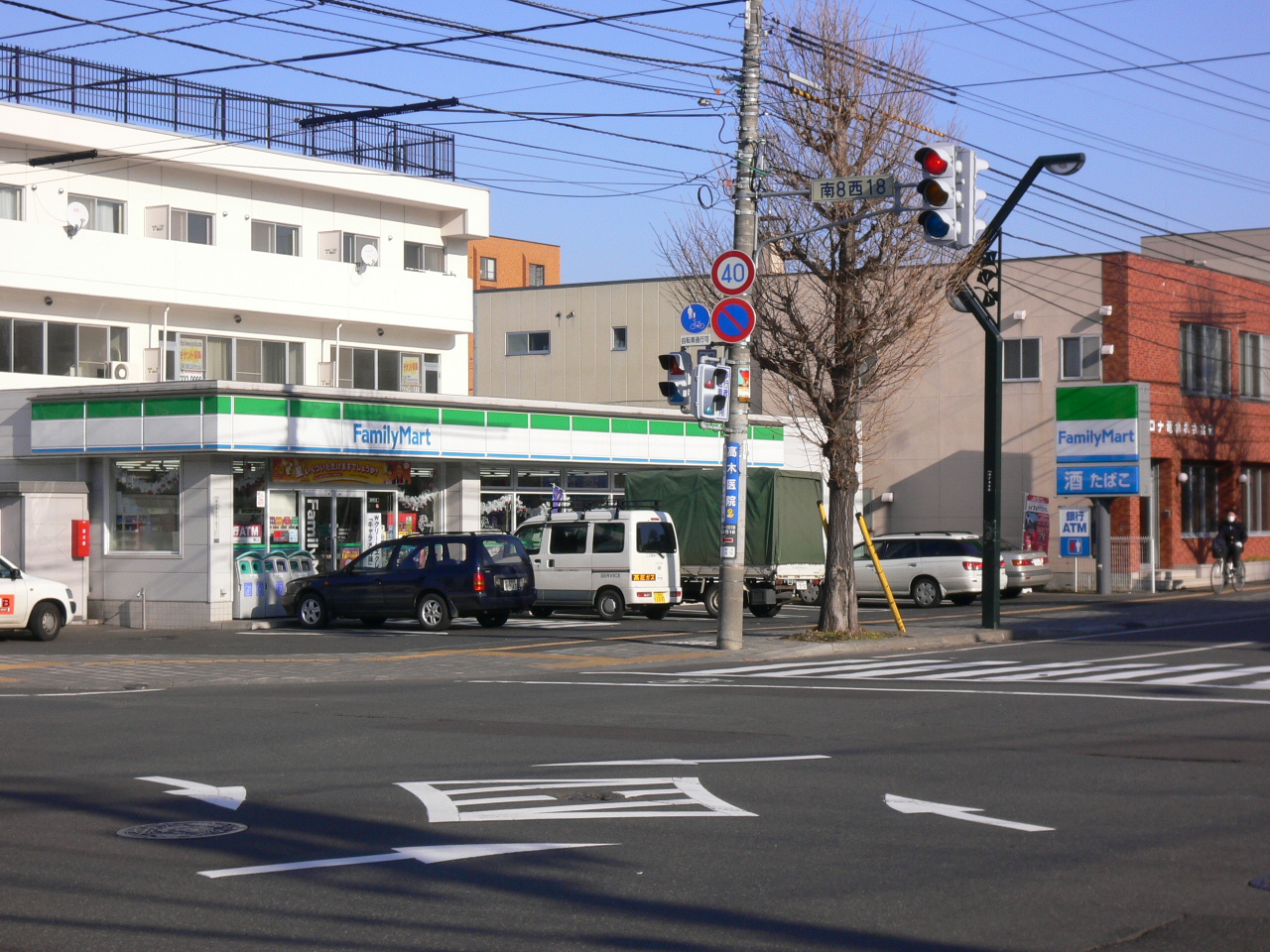 Convenience store. FamilyMart Sapporominami Article 8 store up (convenience store) 123m