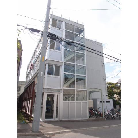 Building appearance. Very good location apartment and a 6-minute walk from Maruyama Park Station